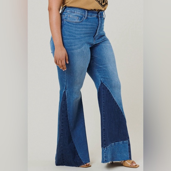 Kenzi - Plus Medium Blue Flare Color Block Jeans - Picture 3 of 4